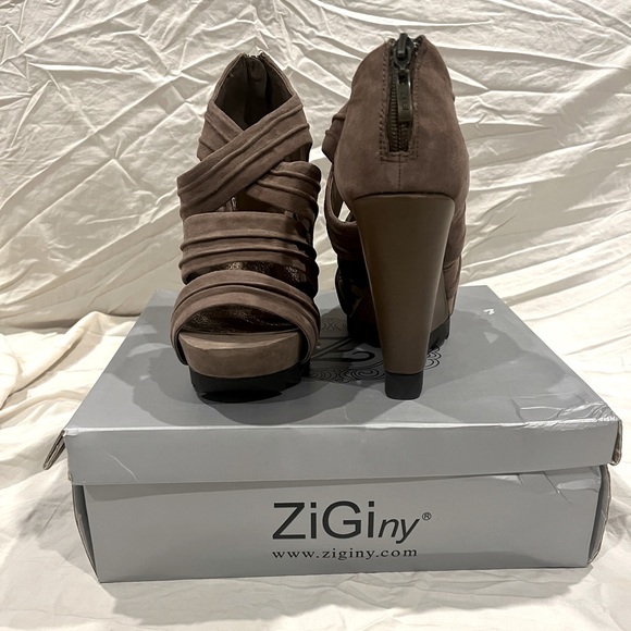 Size 10 ZiGiny Wedge - Picture 3 of 3